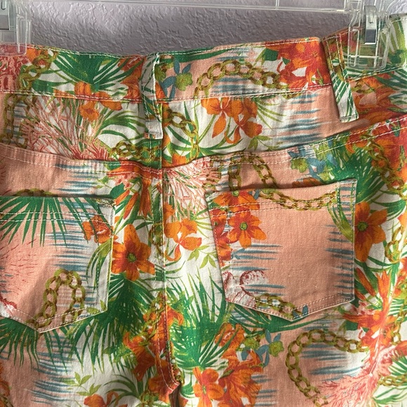 DG2 by Diane Gilman Printed Denim pants (6 Petite) - Picture 4 of 7